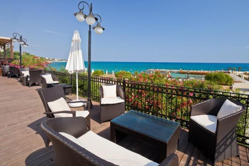 Ada Beach Hotel Karavas  Bagian luar foto