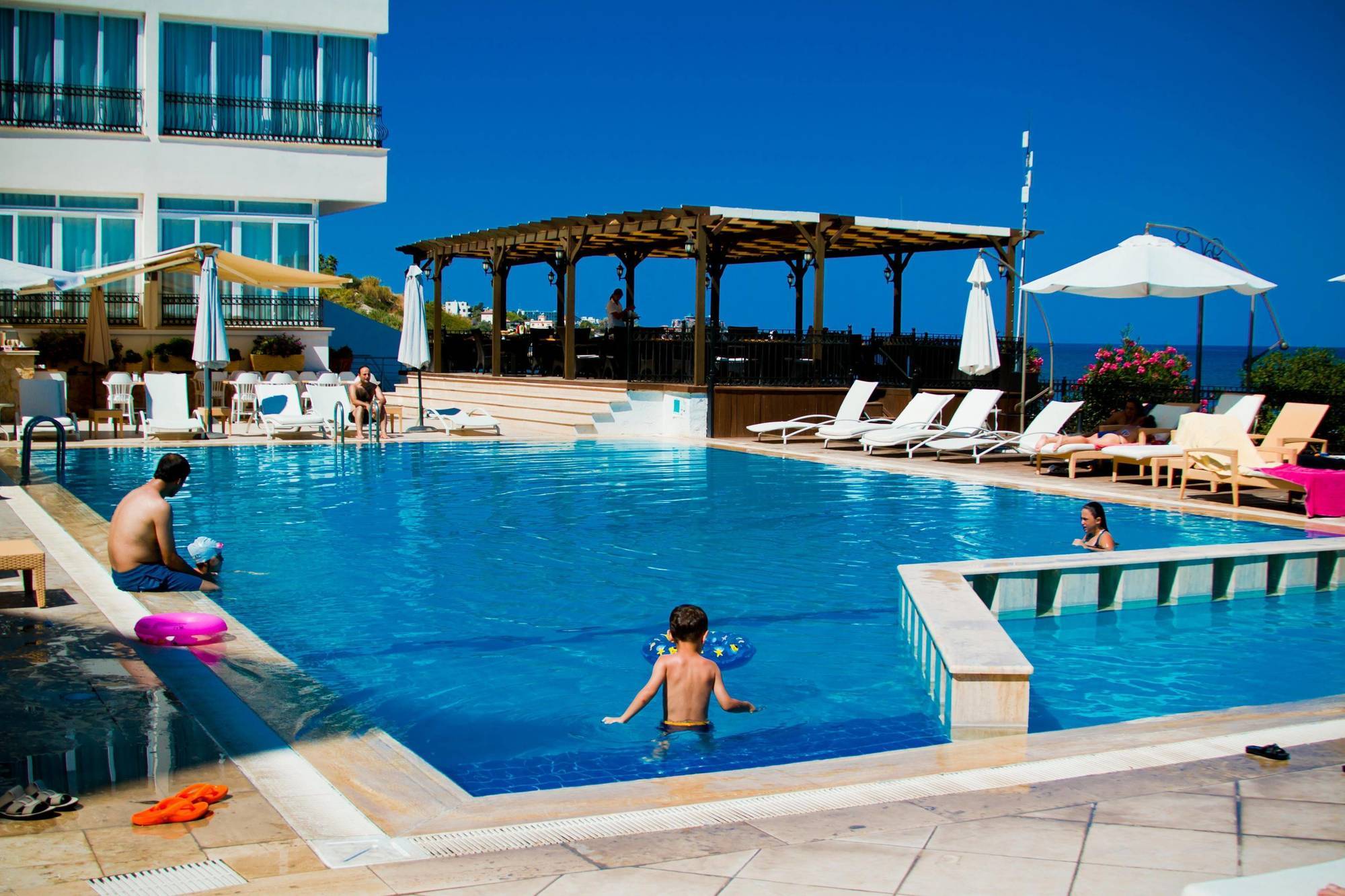 Ada Beach Hotel Karavas  Bagian luar foto