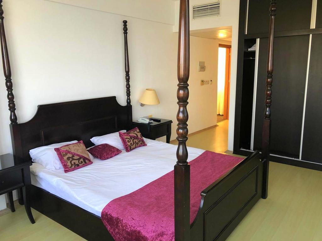 Ada Beach Hotel Karavas  Bagian luar foto